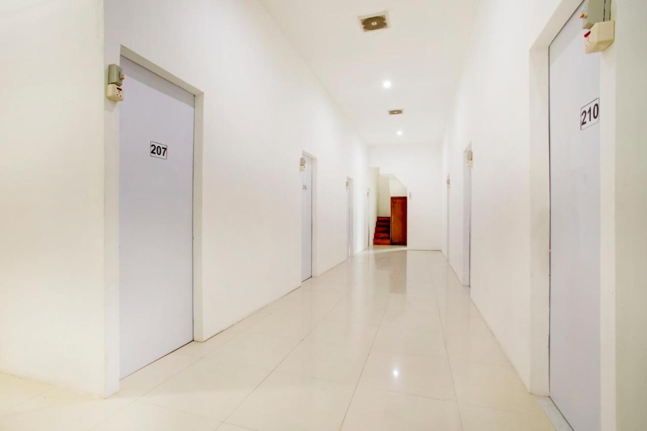 Vaccinated Staff - Spot On 3928 Terrace House Syariah Hotel Pondoktjing Dua Eksteriør billede
